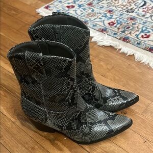 Coconuts by Matisse Gray Ankle Boots with Snakeskin Texture